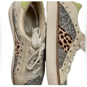 Crown Vintage women’s Size 7 Kalinda silver glitter & cheetah tennis shoes